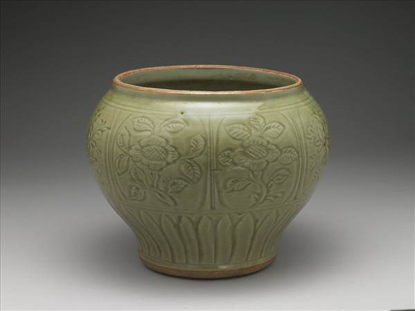 龍泉窯 青瓷劃花折枝花果紋罐