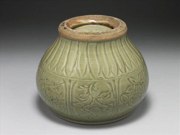 龍泉窯 青瓷劃花折枝花果紋罐