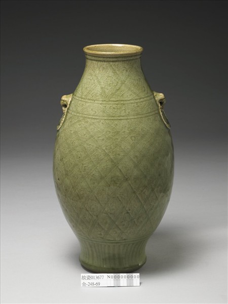 龍泉窯 青瓷劃花斜方格紋橄欖瓶