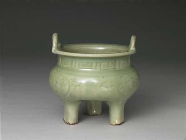 龍泉窯 青瓷劃花鼎式爐