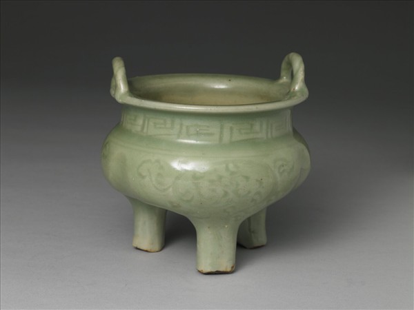 龍泉窯 青瓷劃花鼎式爐