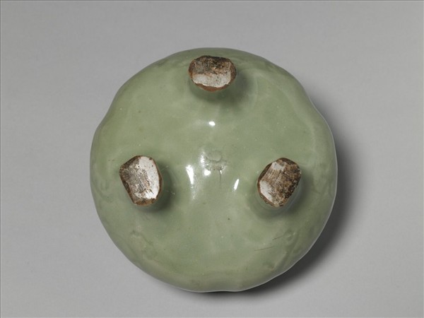 龍泉窯 青瓷劃花鼎式爐