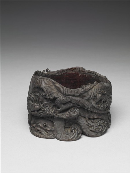 瑞獸波濤紋木座