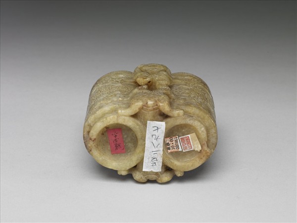 玉異獸夔龍紋雙管瓶