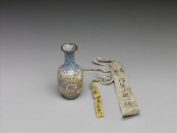 銅胎畫琺瑯花卉紋小瓶