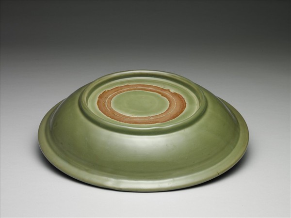 青瓷劃花番蓮紋盤