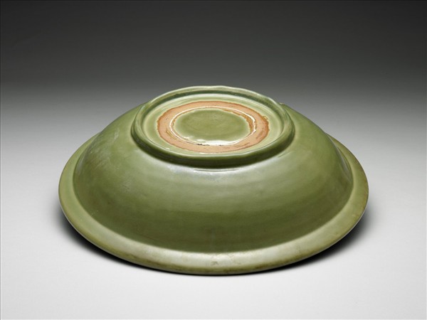 龍泉窯 青瓷劃花花卉紋折沿盤