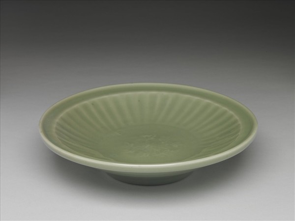 龍泉窯 青瓷菊瓣紋盤