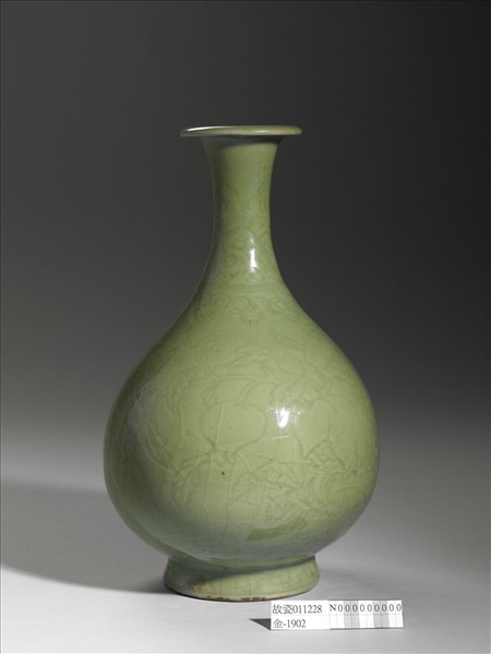 龍泉窯 青瓷劃花石榴紋玉壺春瓶