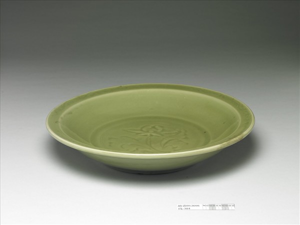 龍泉窯 青瓷蓮花紋盤