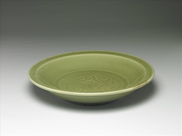 龍泉窯 青瓷蓮花紋盤