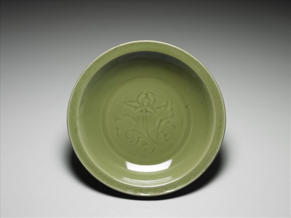 龍泉窯 青瓷蓮花紋盤