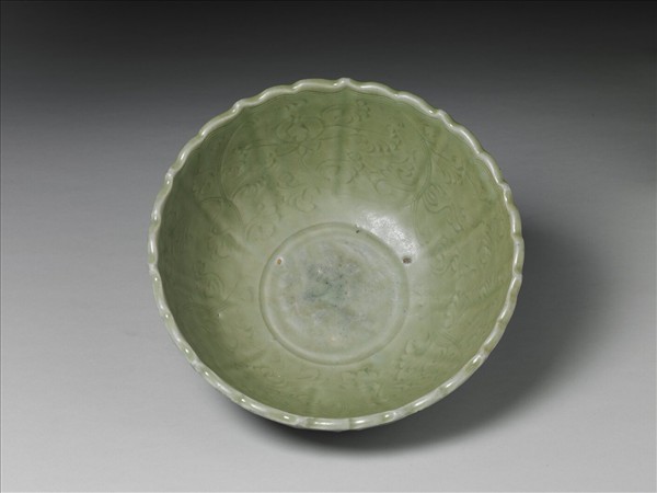 龍泉窯 青瓷劃花蓮式碗