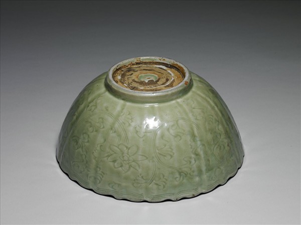 龍泉窯 青瓷劃花蓮式碗