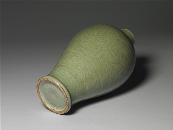 龍泉窯 青瓷劃花開光蓮荷紋梅瓶