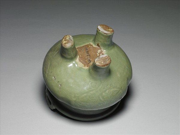 龍泉窯 青瓷劃花索耳鼎式爐