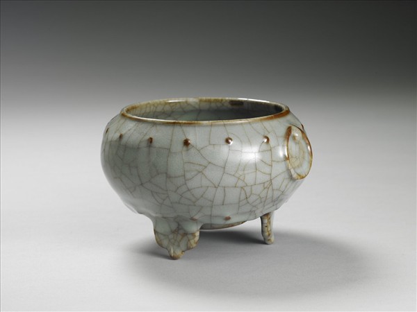 冬青釉環耳三足爐