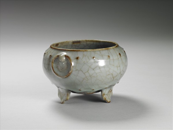 冬青釉環耳三足爐