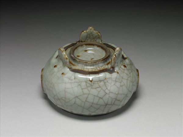 冬青釉環耳三足爐