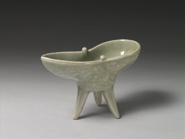 龍泉窯 青瓷印花爵杯