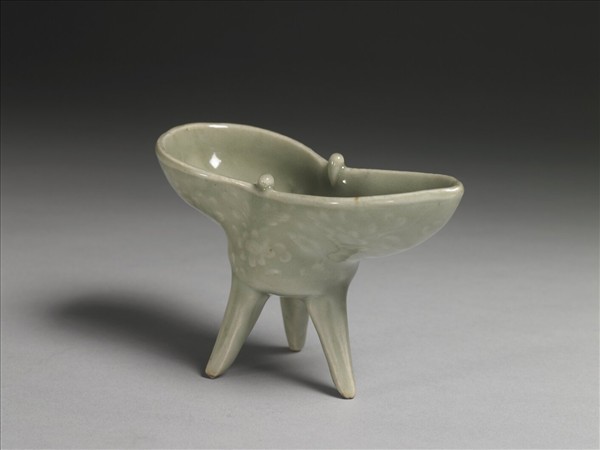 龍泉窯 青瓷印花爵杯