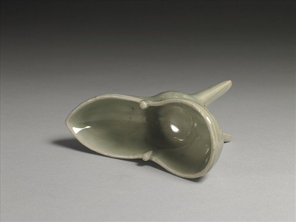 龍泉窯 青瓷印花爵杯