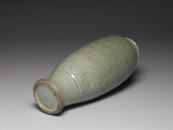 龍泉窯 青瓷雕花蘭石圖燈籠瓶