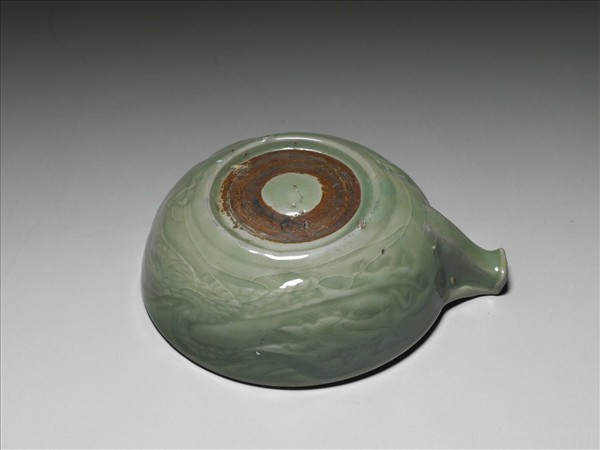 龍泉窯 青瓷印花龍紋匜