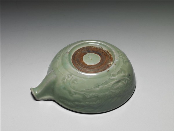 龍泉窯 青瓷印花龍紋匜