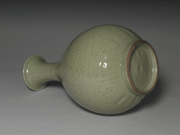 龍泉窯 青瓷劃花花卉紋玉壺春瓶