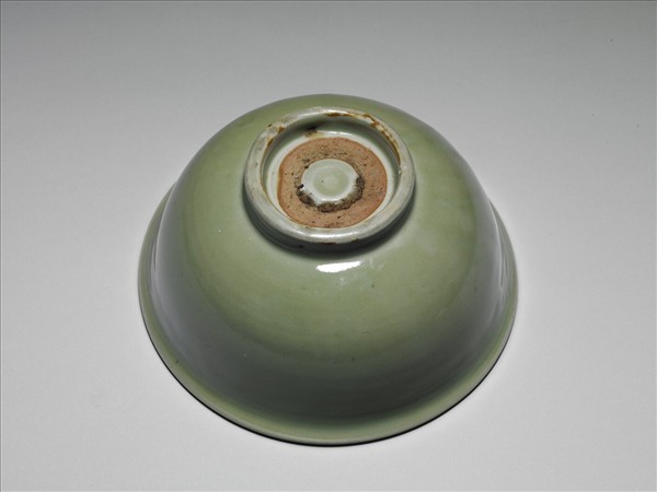 龍泉窯 青瓷劃花龍紋碗