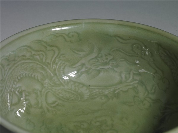 龍泉窯 青瓷劃花龍紋碗