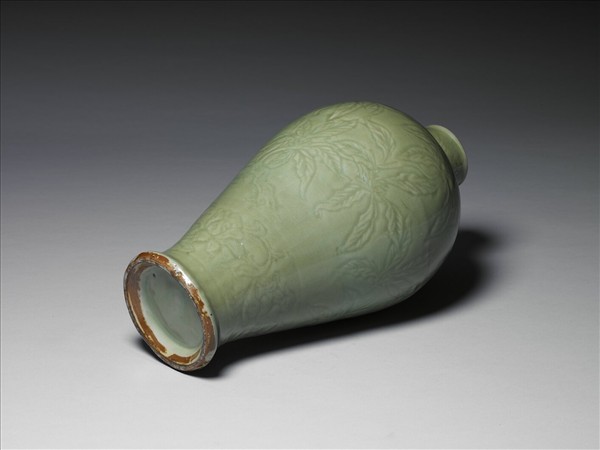 龍泉窯 青瓷劃花桂花紋梅瓶