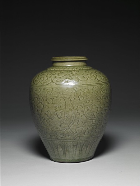 龍泉窯 青瓷劃花纏枝花卉紋罐