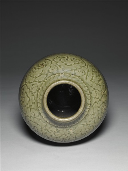 龍泉窯 青瓷劃花纏枝花卉紋罐