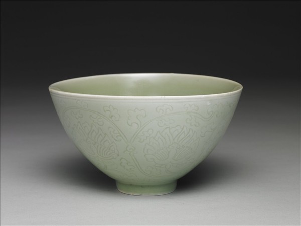 景德鎮窯 青瓷劃花花卉紋碗