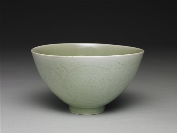 景德鎮窯 青瓷劃花花卉紋碗