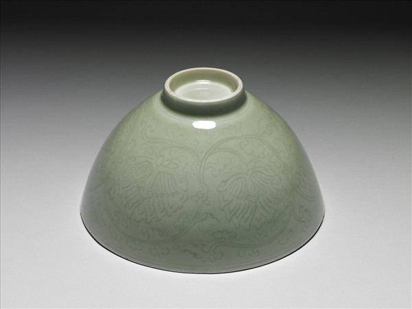 景德鎮窯 青瓷劃花花卉紋碗