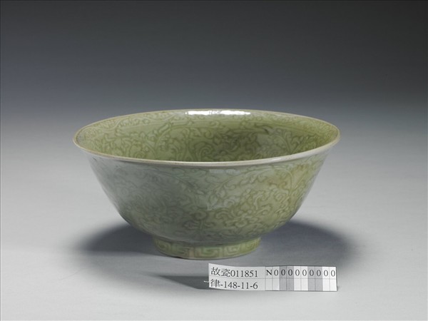 龍泉窯 青瓷劃花花卉紋碗
