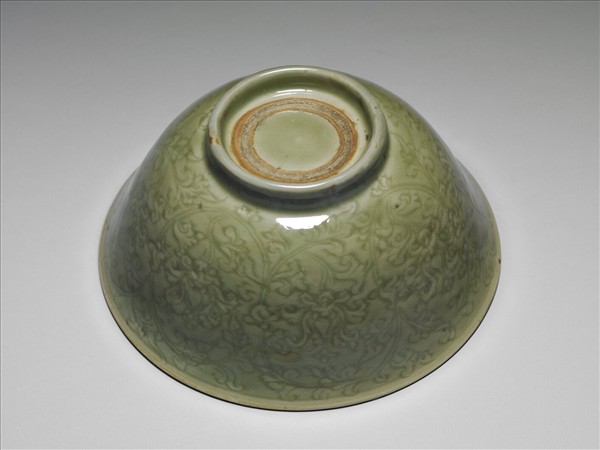 龍泉窯 青瓷劃花花卉紋碗