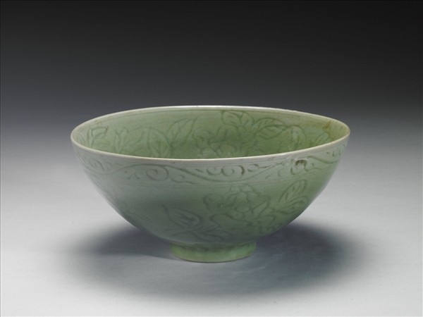 龍泉窯 青瓷劃花花卉紋碗
