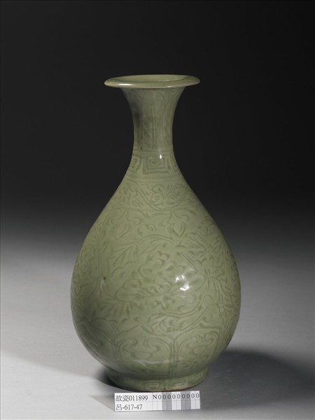 龍泉窯 青瓷劃花花卉紋玉壺春瓶