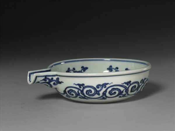 青花靈芝紋匜式洗