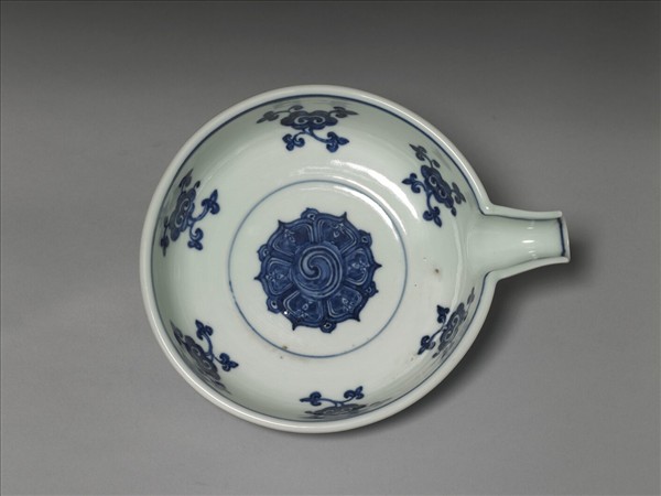 青花靈芝紋匜式洗