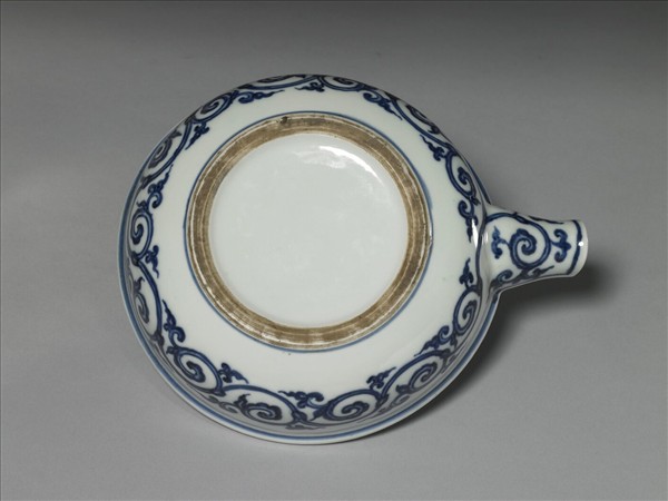 青花靈芝紋匜式洗