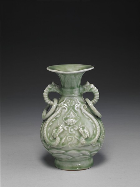 龍泉窯 青瓷印花龍鳳紋環耳瓶