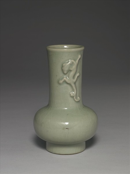 龍泉窯 青瓷螭紋紙槌瓶