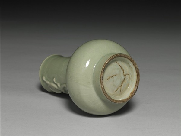 龍泉窯 青瓷螭紋紙槌瓶