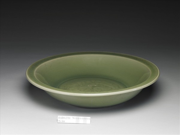 龍泉窯 青瓷劃花花卉紋折沿盤