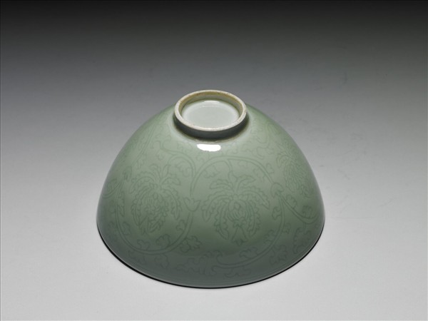 冬青釉花卉紋碗